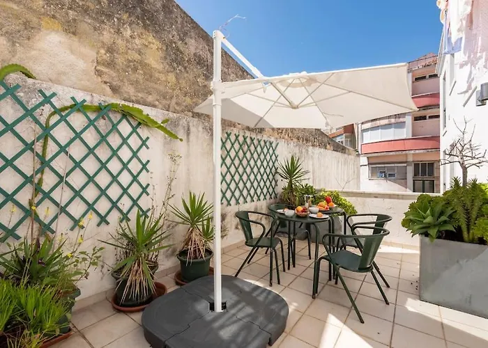 Patio - 57655al * Lisboa