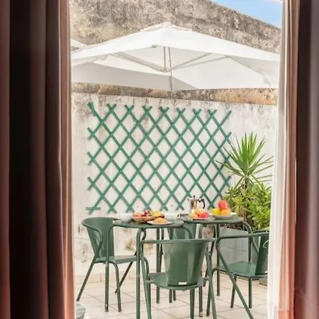 Apartment Patio - 57655al